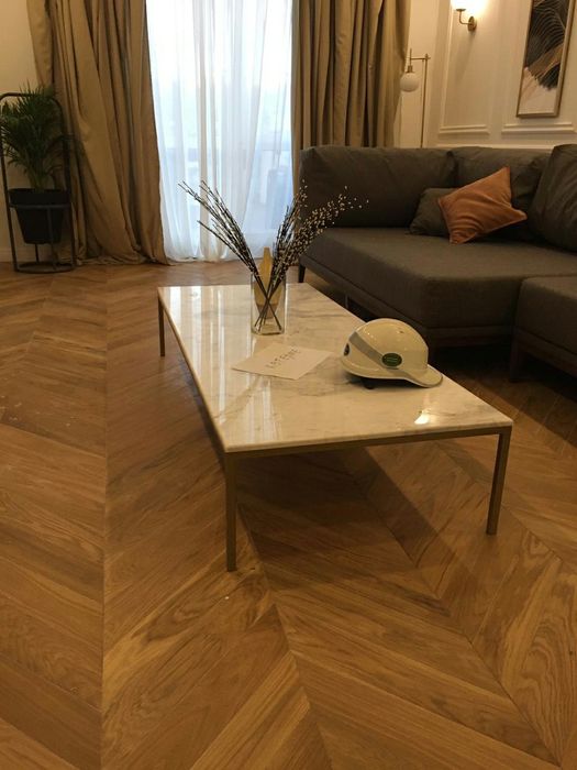 Столы из искусственного и натурального  камня.