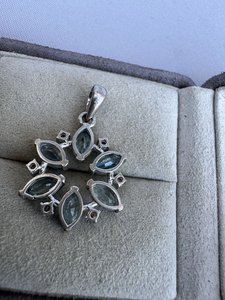 Pandantiv din aur, diamante si acvamarine
