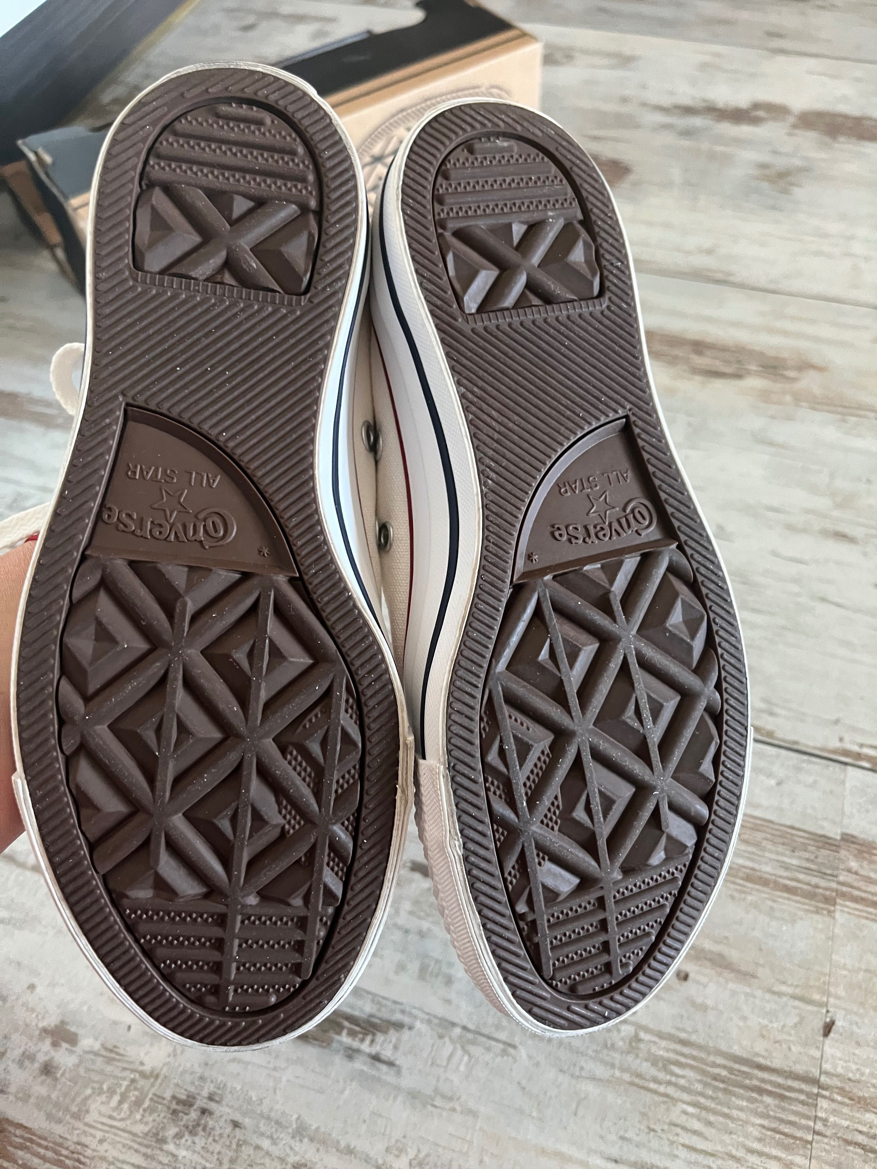 Бели кецове Converse
