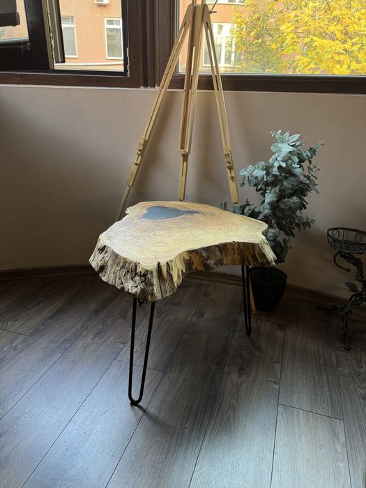 Уникална малка маса - ръчна изработка , истинско дърво