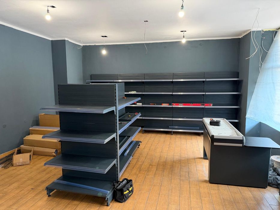 Rafturi magazin Mega Image