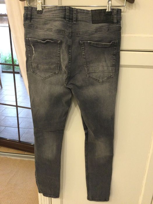 Vand blugi/ jeans barbati