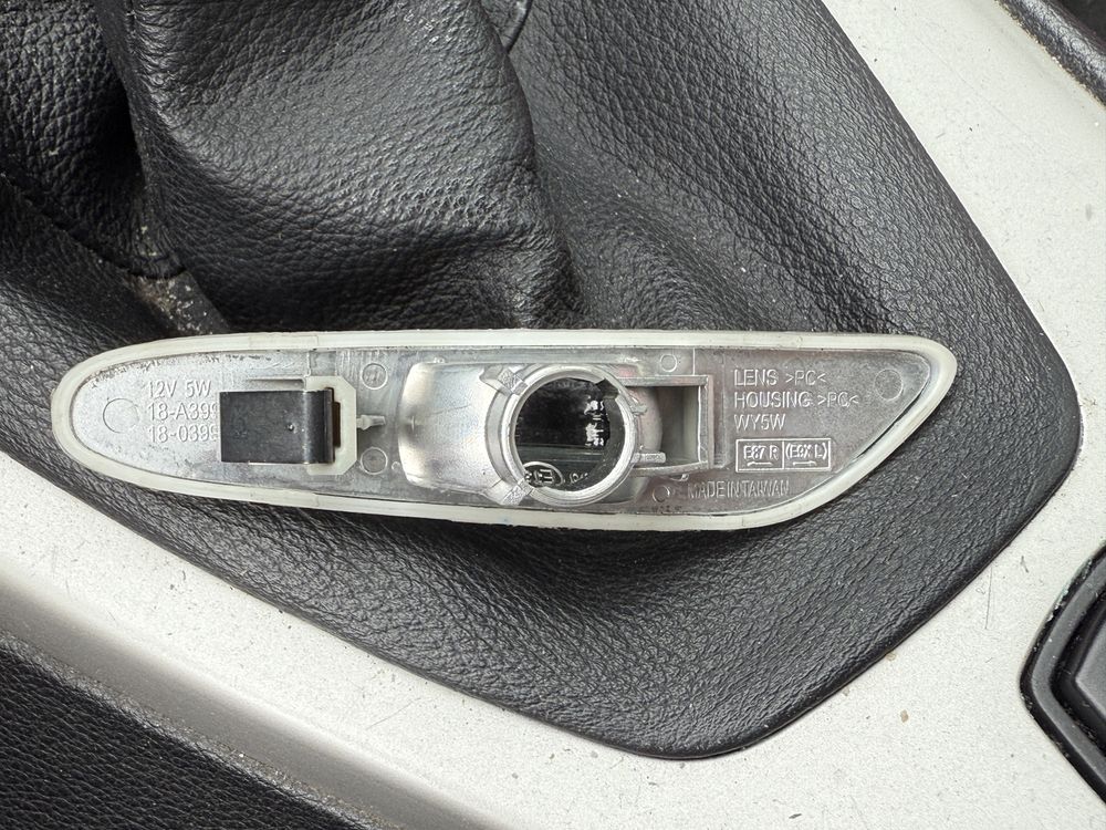 Semnalizare BMW stânga