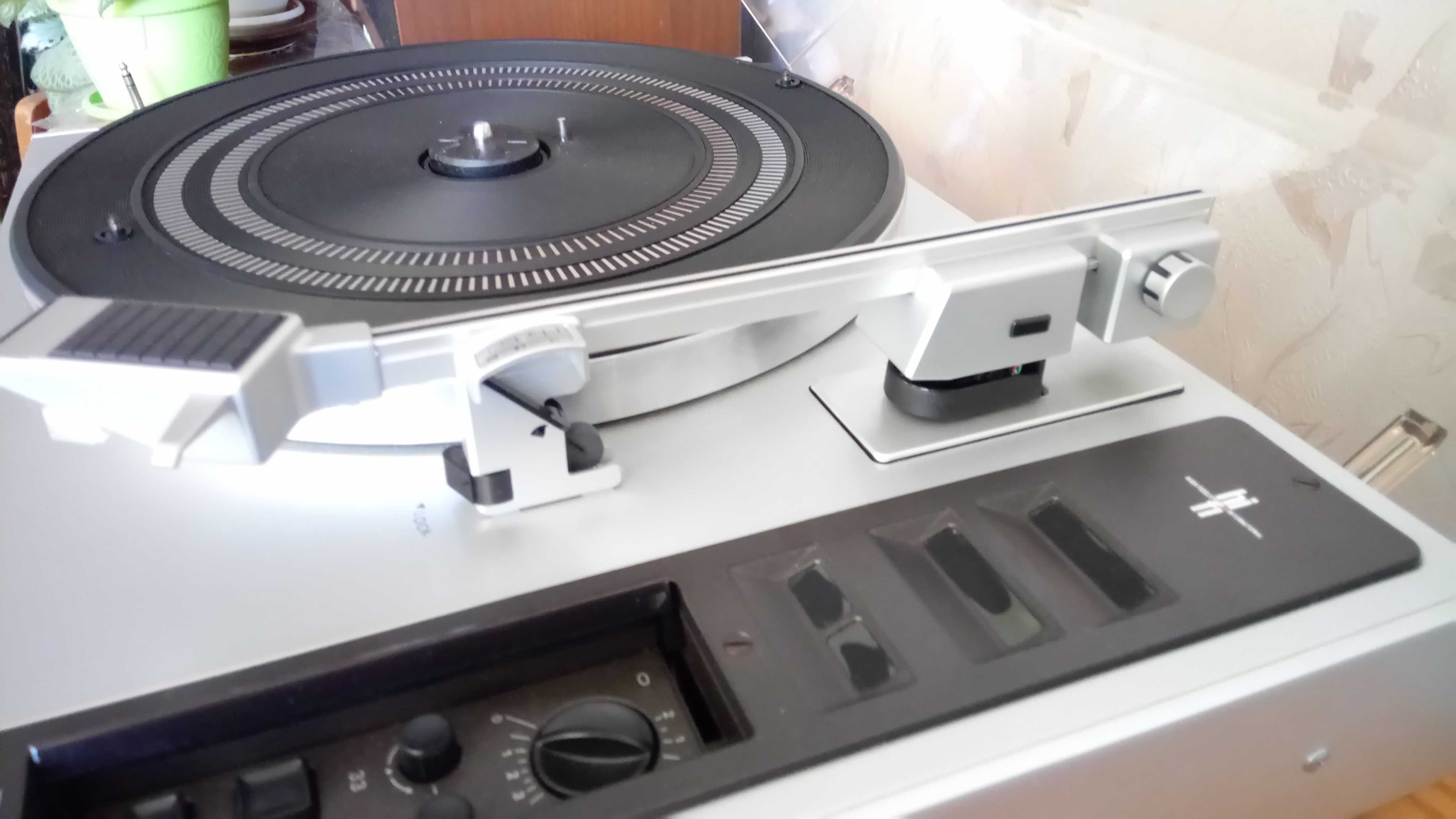 Продавам рядък модел грамофон „PHILIPS 22GA209 AUTOMATIC”