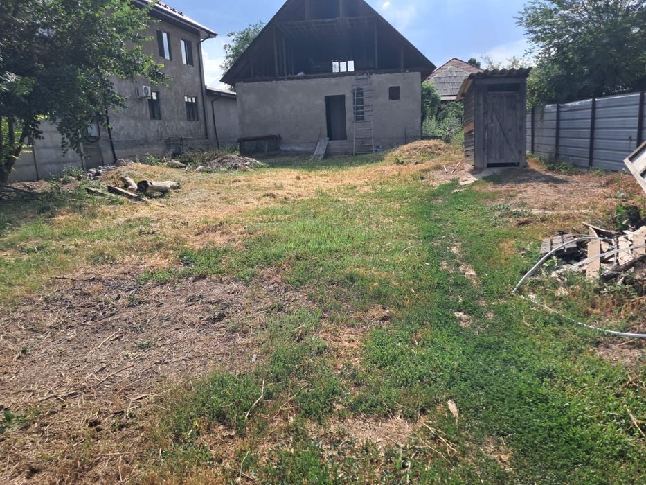 продается недостроенный дом, 8 соток, 200кв/м, есть торг