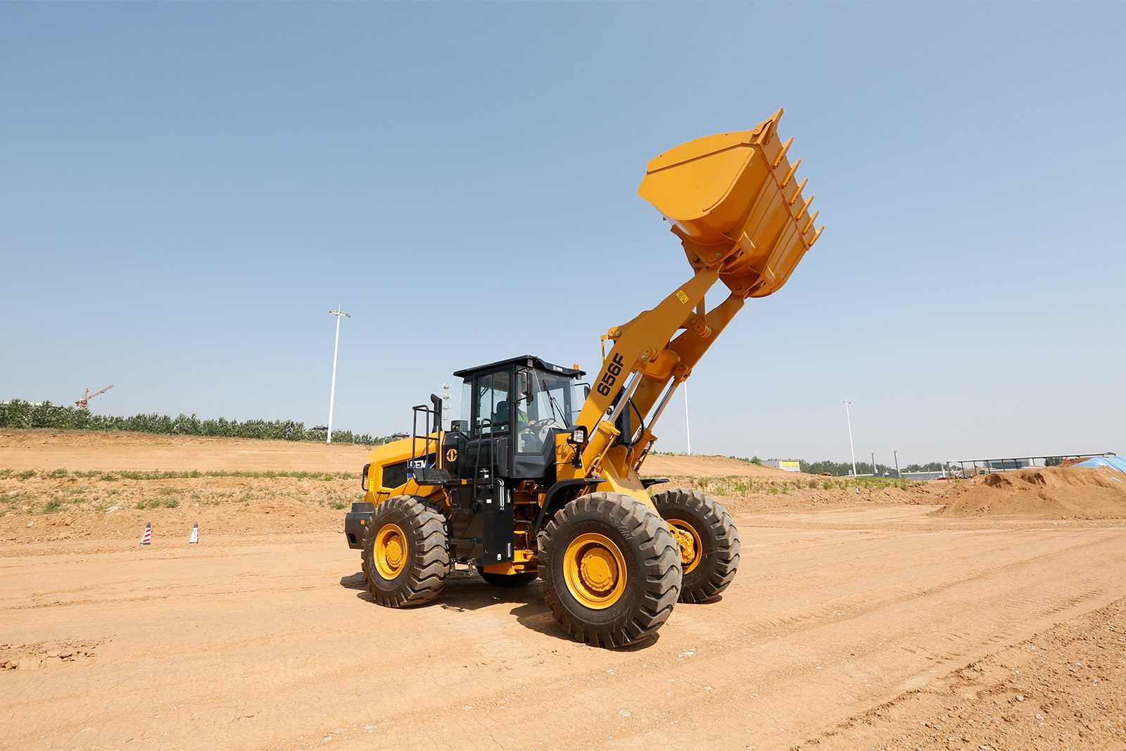 Фронтальный погрузчик SEM 656F (Ковш 3,6 М3)