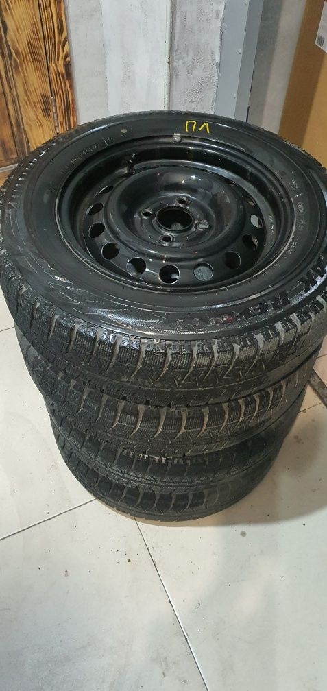 Зимние шины Bridgestone Blizzak Revo GZ (Липучка) с Дисками и Колпаки.