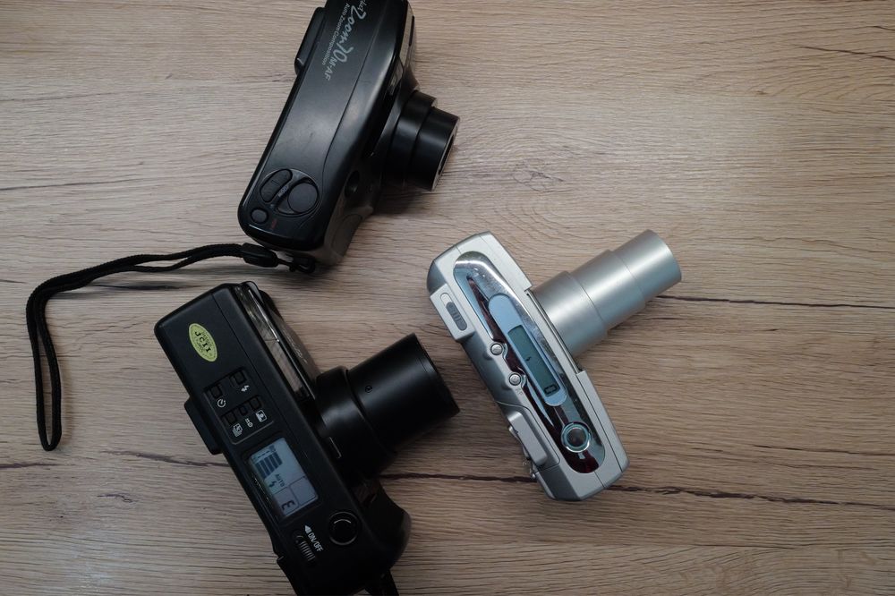 Vand aparate foto film Nikon TW zoom Chinon si Pentax point and shot