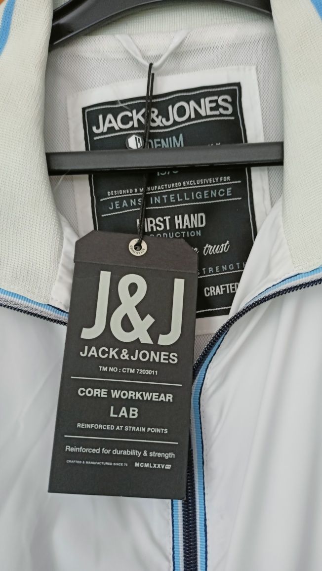 Geacă albă Jack& Jones nouă