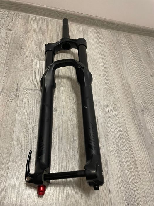 Vând furca RockShox yari