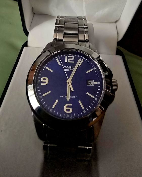 Casio чисто нов часовник