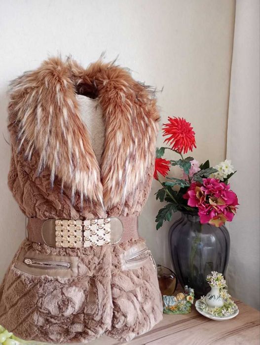 Елек- еко косъм с джобове, подплата и колан