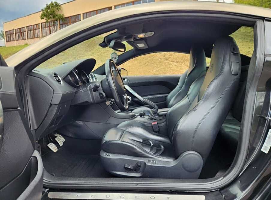 Peugeot rcz 2011г.