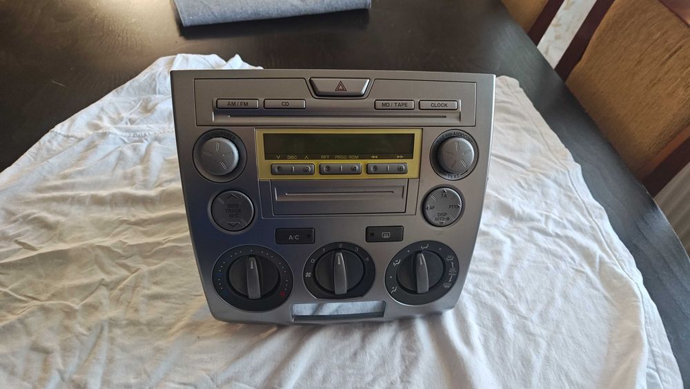 Централен панел заМазда 2