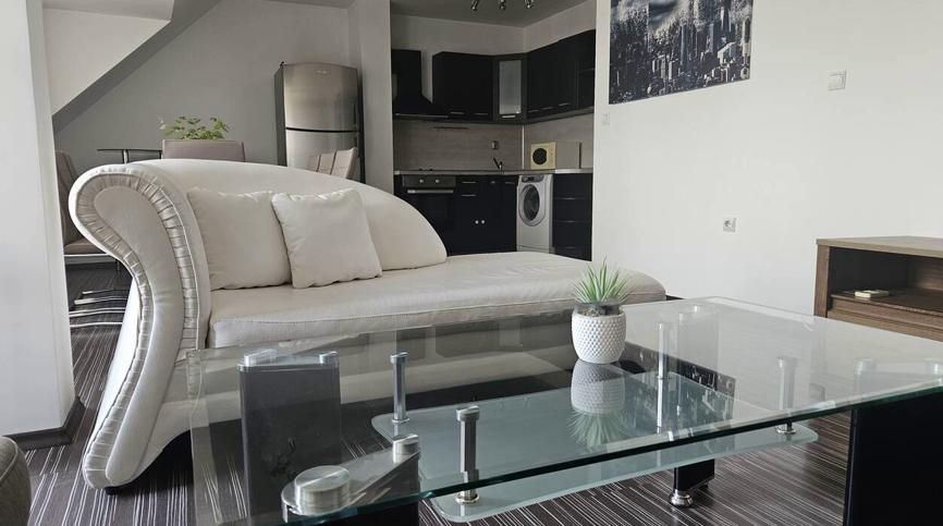 Дава се под наем Тристаен апартамент в Пловдив, Център - 90 кв.м за 600 € - Снимка #2