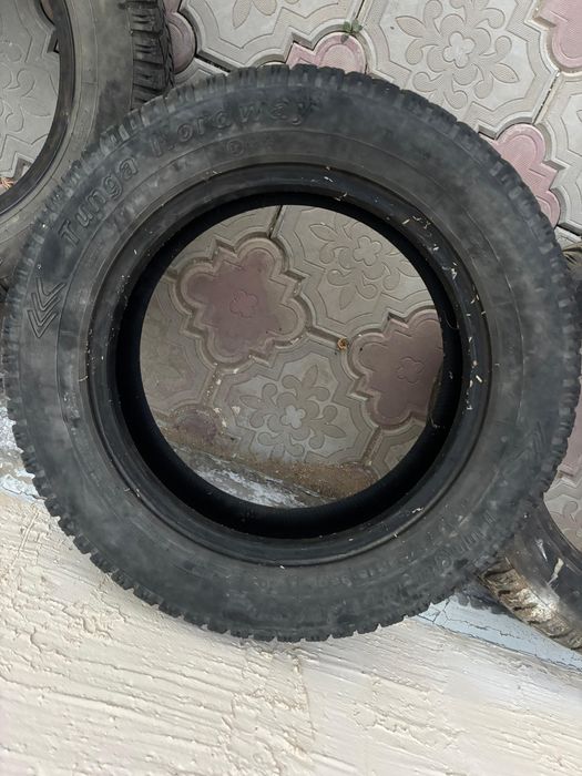 Шина 15 размер зимные почти новые