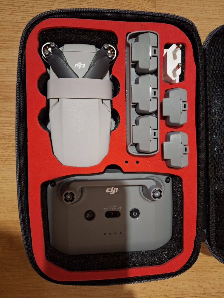 Дрон DJI Mini 2 Fly More Combo