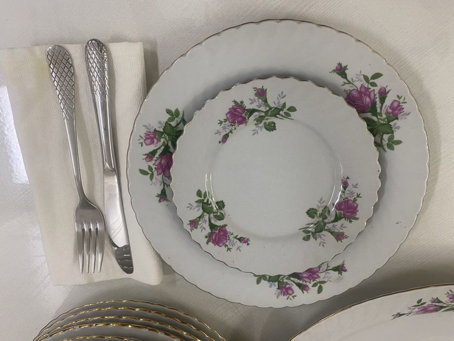 Тарелки на 6 персон обеденные и десертные 4500 тысяч тг