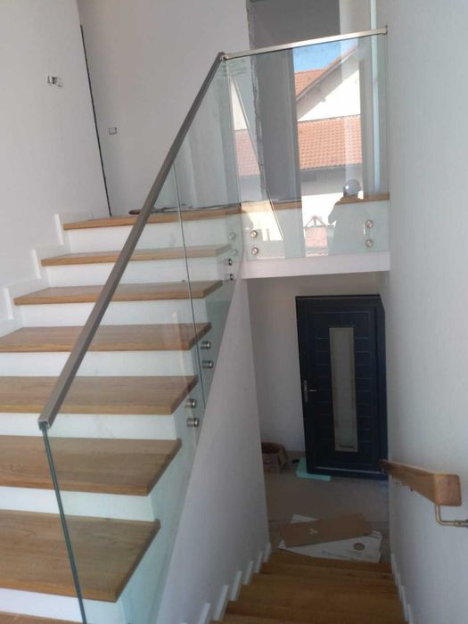 Balustrade din sticla securizata cu prindere in conectori