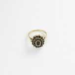 Inel aur 14K cu pietre negre – model vintage floral