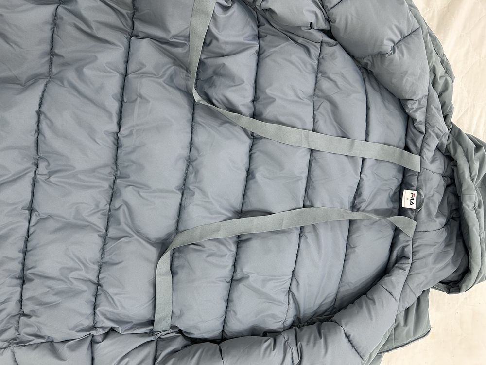 Продам куртку новую Fila