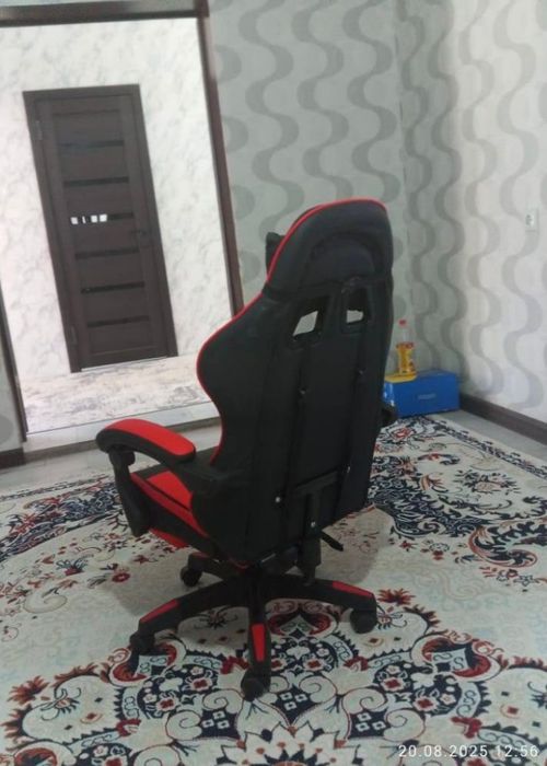 игровое кресло, компьютерный стол