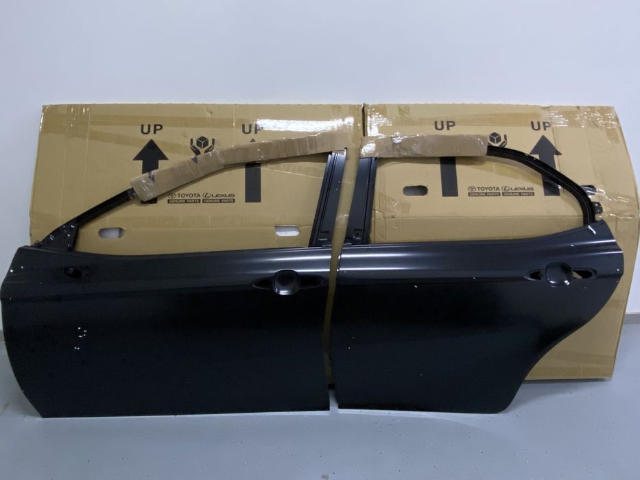 Дверь Оргинал Toyota Camry 70