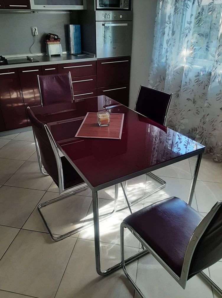 Кухненска маса с 4 стола
