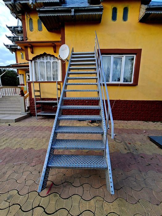 Confectionam scarii metalice zincate exterioare și pentru incendii , p