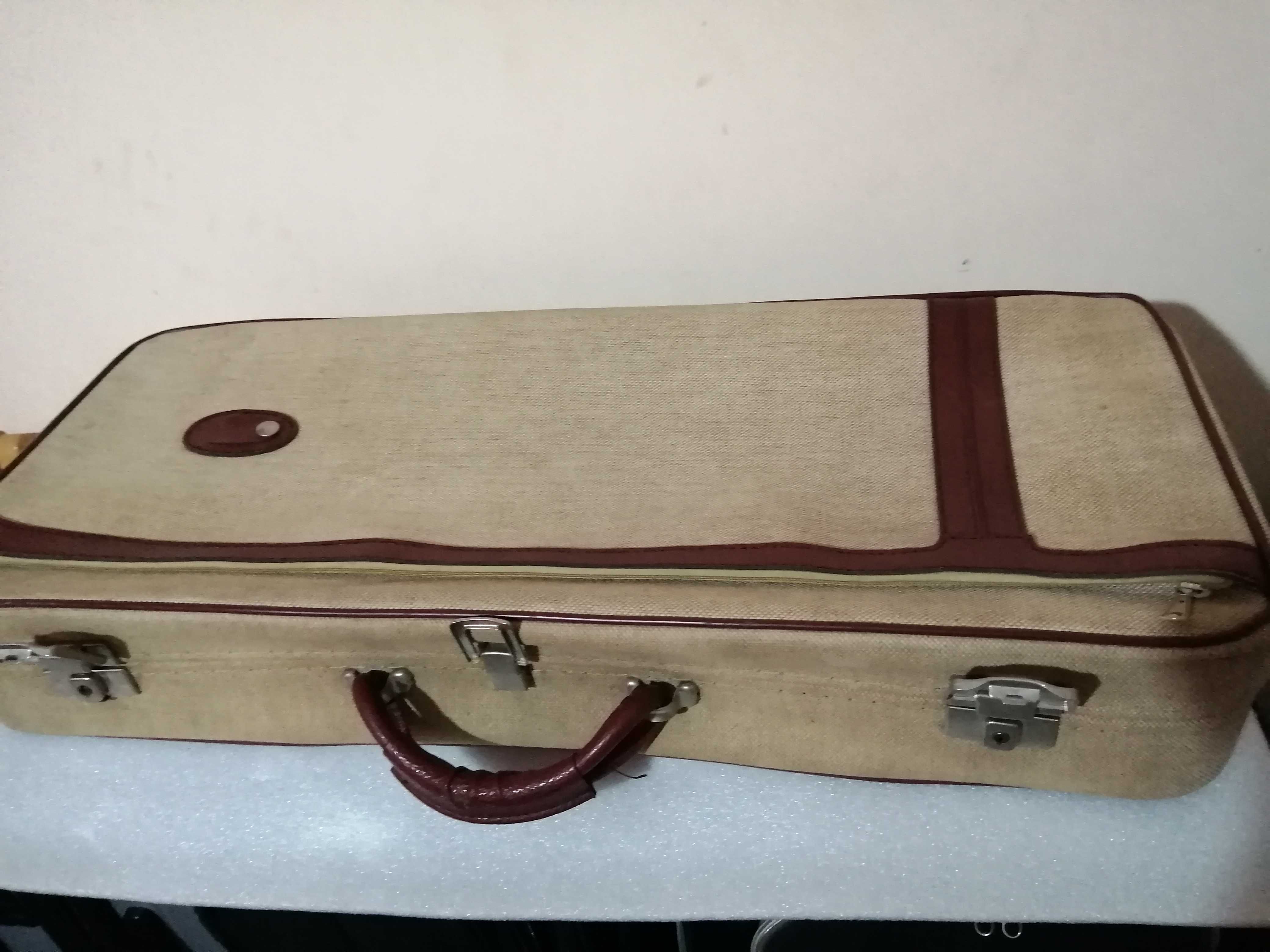 Дълъг куфар за багаж