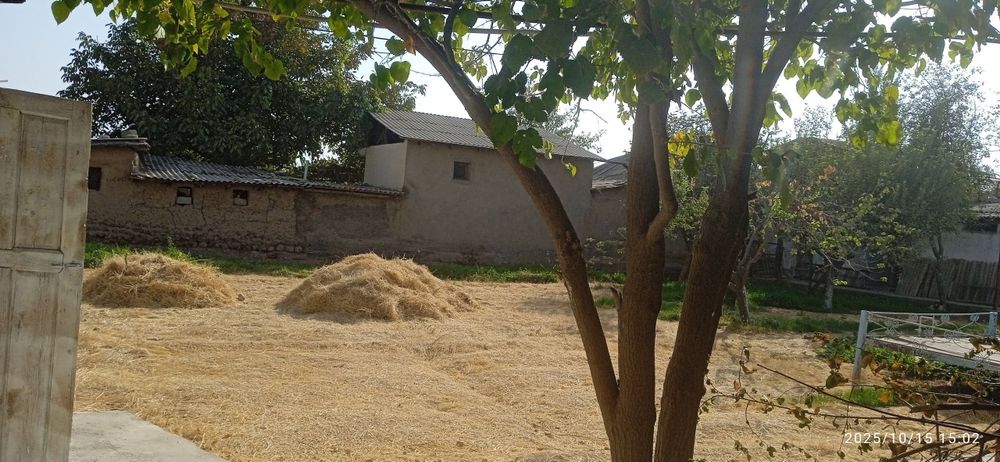 Ховли уй жой сотилади