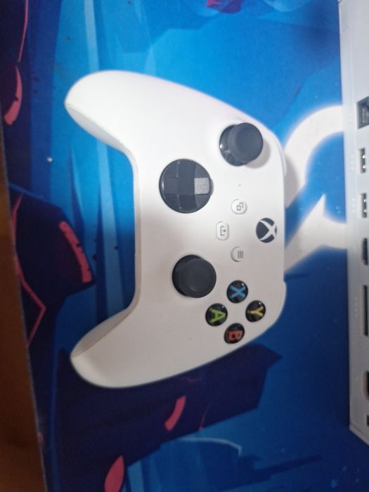 Xbox Series S + Forza Horizon 5 Ultimate + GTA V + FC 24 + controller