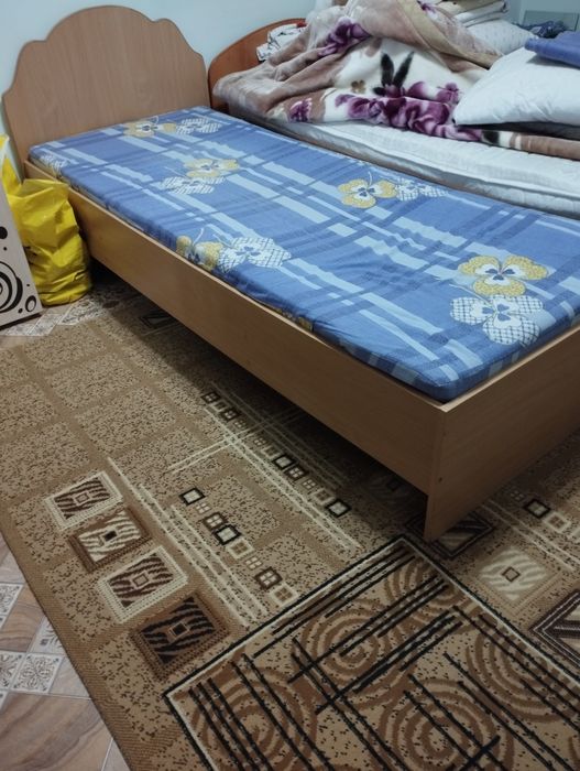 Продам кровать с матрасом