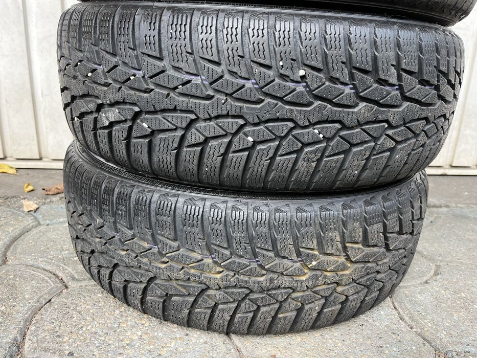 4 anvelope iarna 185/60 R15, Nokian, 5-6mm profil ramas!