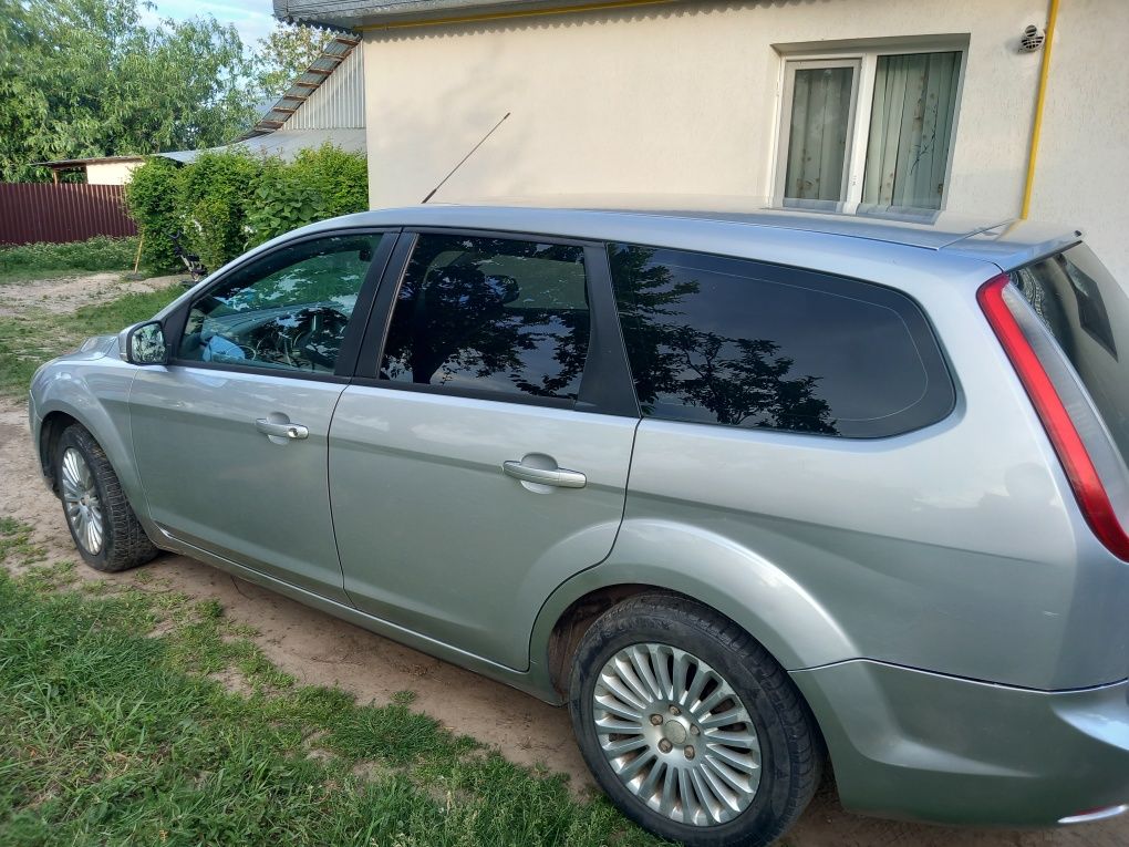 Ford Focus 2.   1.6tdci 2010


-climă automată pe 2 zone
-pachetul chr