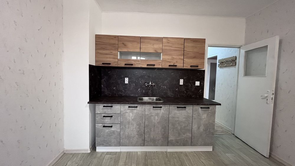 Дава се под наем Двустаен апартамент в Пазарджик, Устрем - 44 кв.м за 249.9 € - Снимка #1