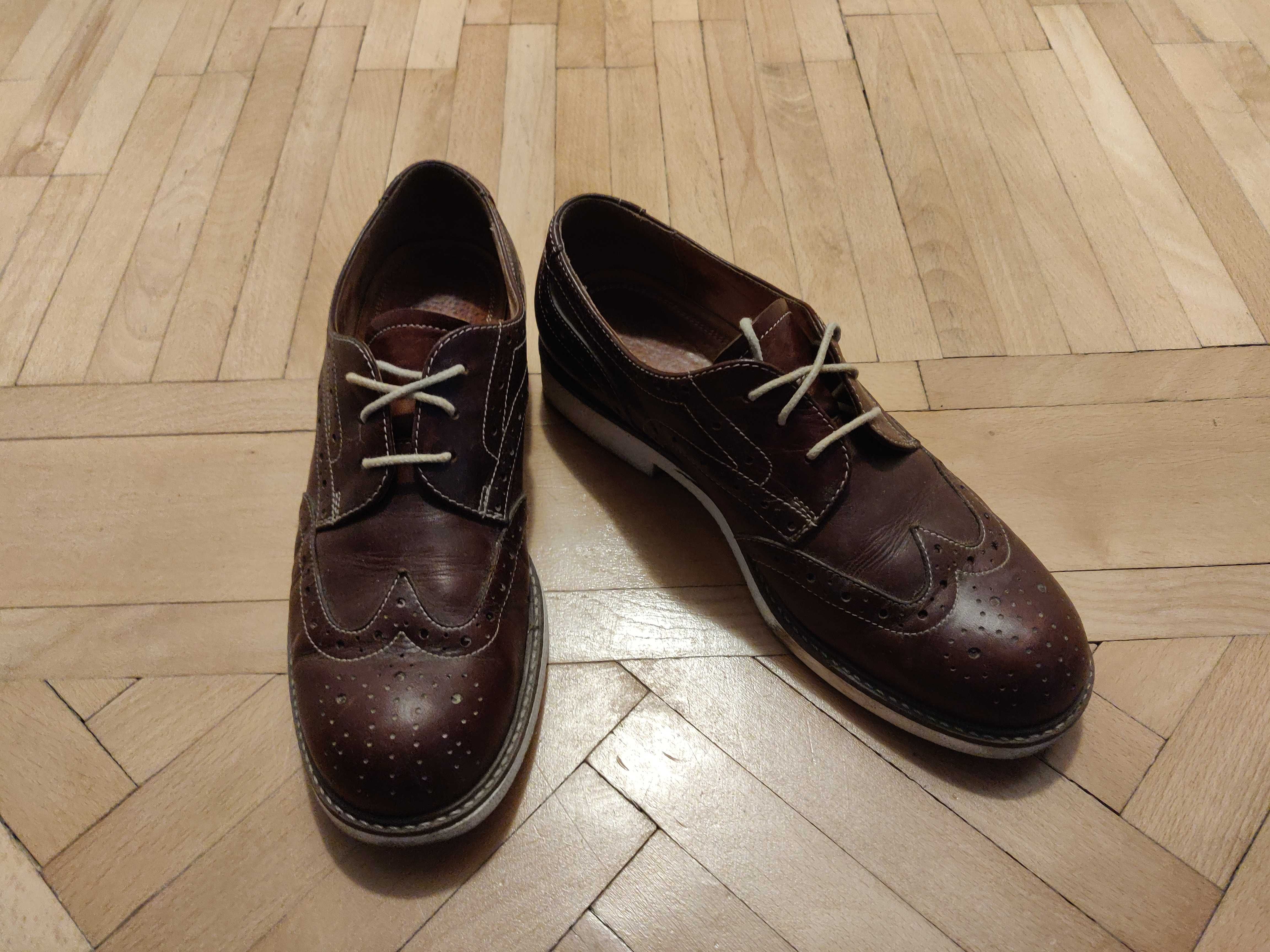 Pantofi interior si exterior din piele - marimea 38