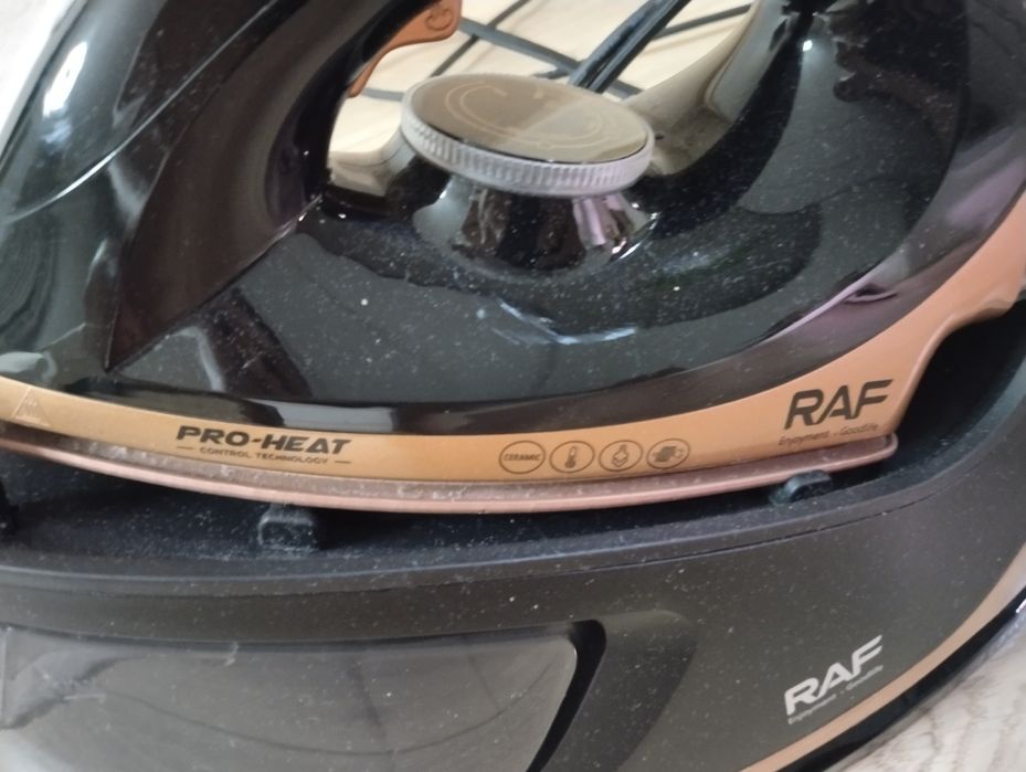 Продаю утюг в хорошем состоянии