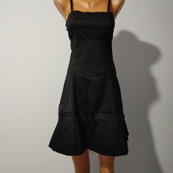 Черна разкроена рокля