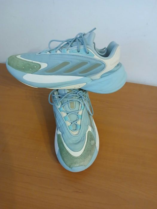 Vand adidasi adidas ozelia marimea 38,5 de femei