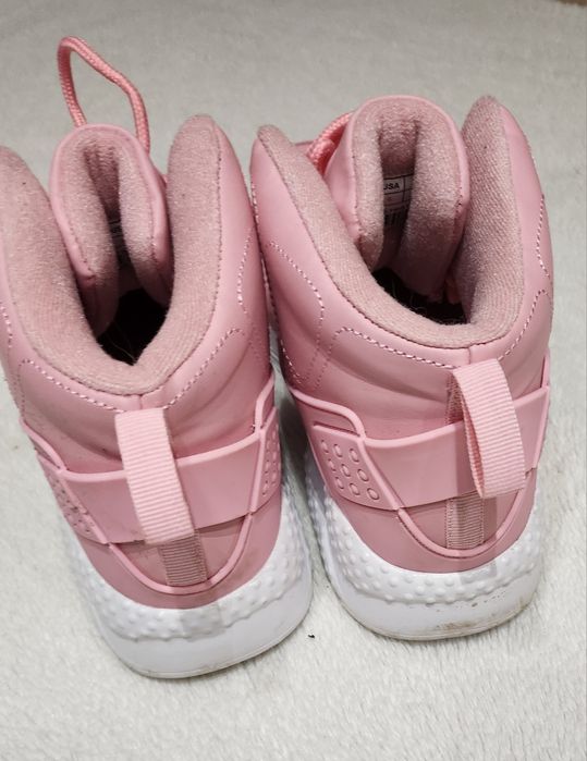 Розови ватирани кецове