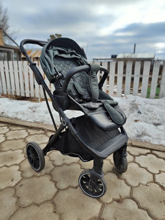 Продам прогулочную коляску