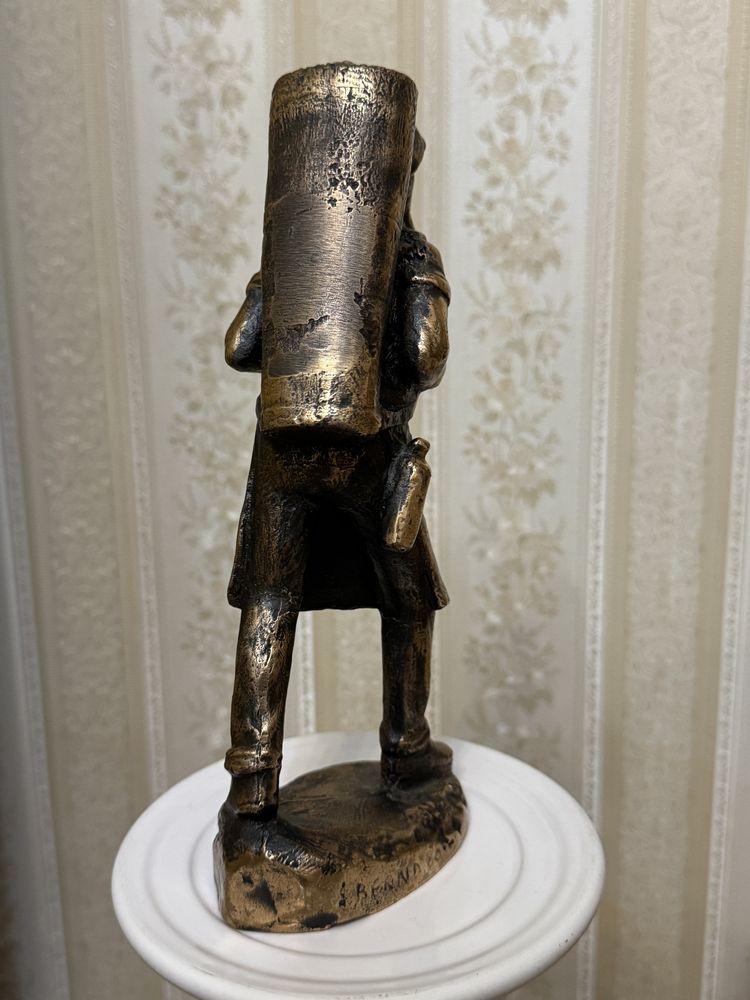 Statue bronz, semnata. Statueta veche.