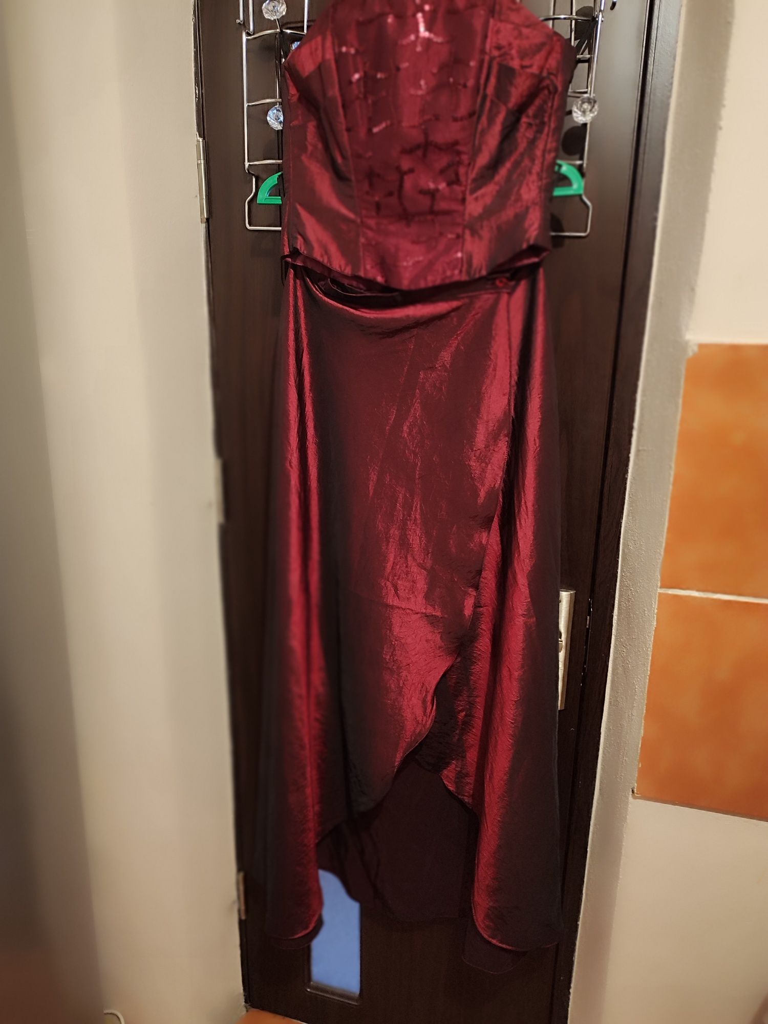 Compleu elegant nasa/soacra! Preț 200 Ron.