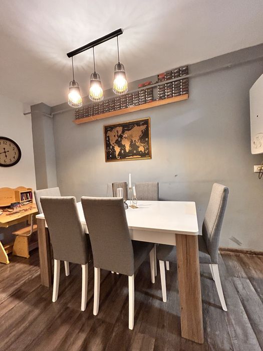 Masa living cu scaune