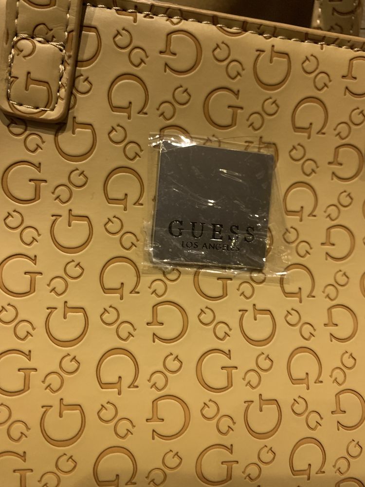 Gentuța Guess bej