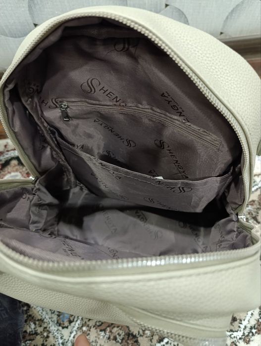 Qizlar uchun sumka sotiladi