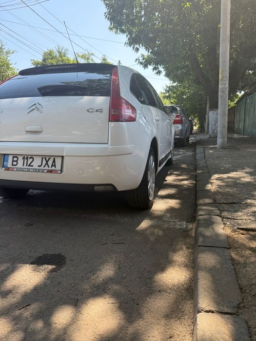 Vând Citroen C4.