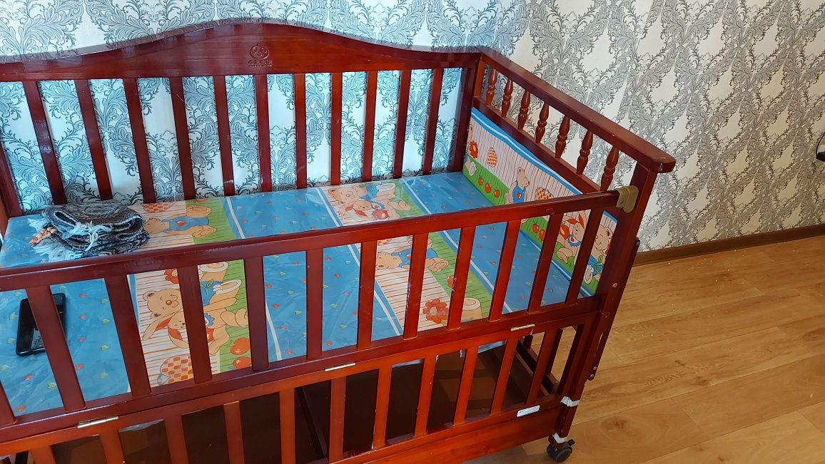 Детская кровать для ребенка 1,5 года