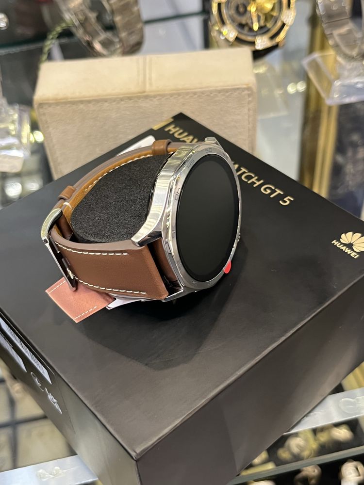 Смарт часовник Huawei - Watch GT5, 1.43'', 46 mm, Silver/Brown Leather